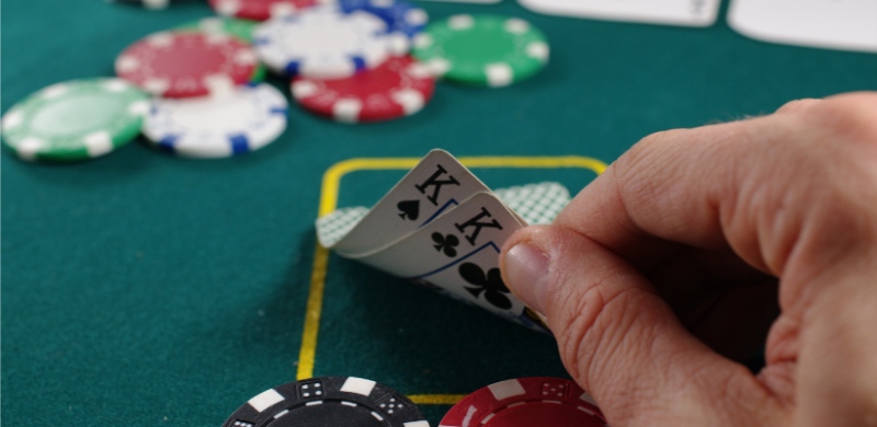 Đừng chơi theo cách đánh Poker bằng cảm giác tất tay 100%
